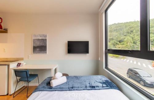 Cachoeira do Bom Jesus Apartment | Modern studio just minutes from the beach SID0209