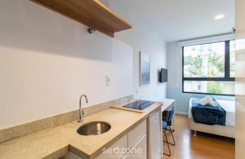 Cachoeira do Bom Jesus Apartment | Modern studio just minutes from the beach SID0209