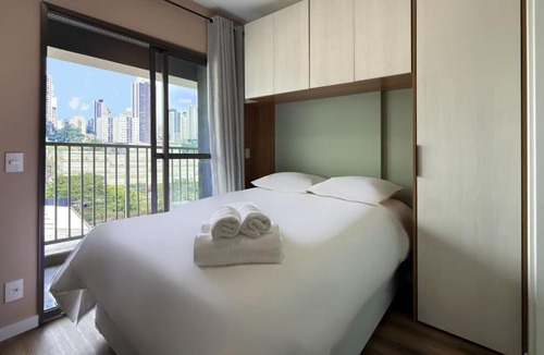 Sao Paulo Apartment | Modern studio with balcony and washer-dryer, near Expo SP