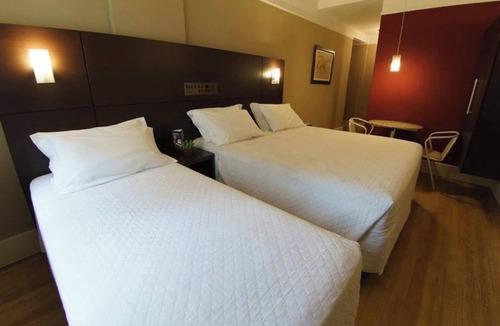 Republica Hotel | Modern Triplo Casal Stay with Sleek Design Close to São Paulo Attractions