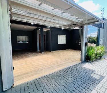 Santa Cruz House | Moderno Sobrado Climatizado com Ar Quente e Frio