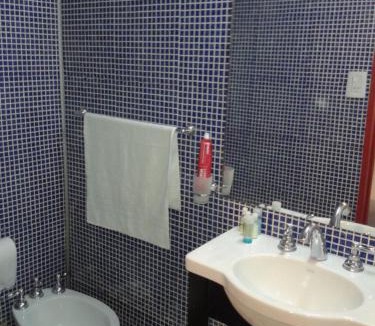 Abasto House | Monoambiente con baño privado y cocineta dentro de casa