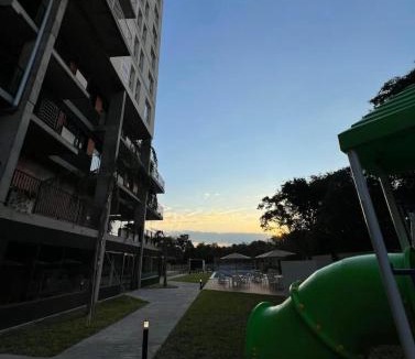 Luque Apartment | Monoambiente moderno con balcón, piscina en Luque