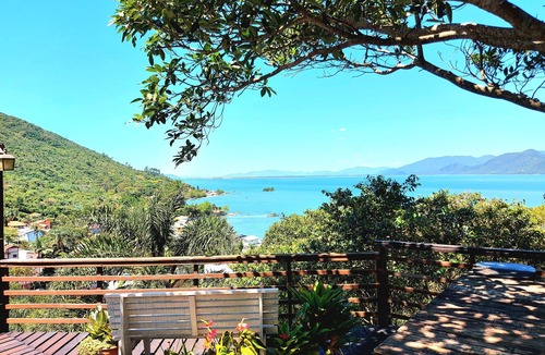 Caiacanga House | Mountain house with panoramic viewpoint.
