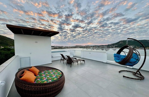 Sao Vicente de Paula House | Mountaintop paradise minutes away from Arraial do Cabo's iconic beaches