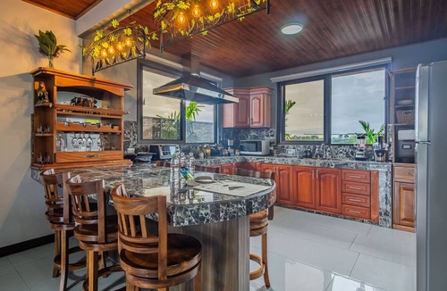 Penas Blancas Villa | Nayari Frog Farmstay Villa La Fortuna