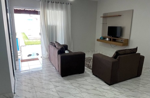 Mariricu House | New, cozy house with a beautiful pool and barbecue area.