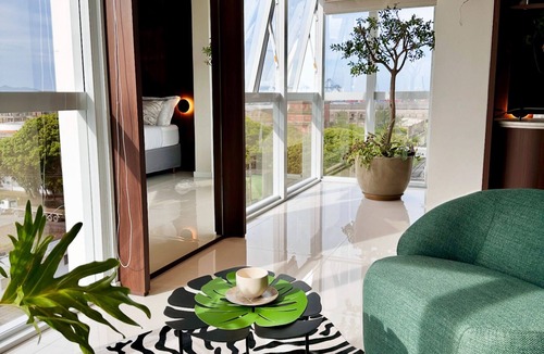 Centro Apartment | New York studio with infinity pool.