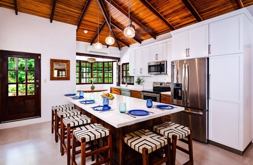 Palm Beach Estates House | NEWLY Renovated! Ocean, Beach Casa with 5 Bedrooms, 5 Baths & Private Pool!