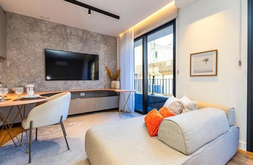 Bigorrilho Apartment | Novo Temple Design Studio Rooftop Pool