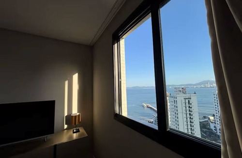 Centro Apartment | Ocean View & Comfort Modern Flat with King Suite