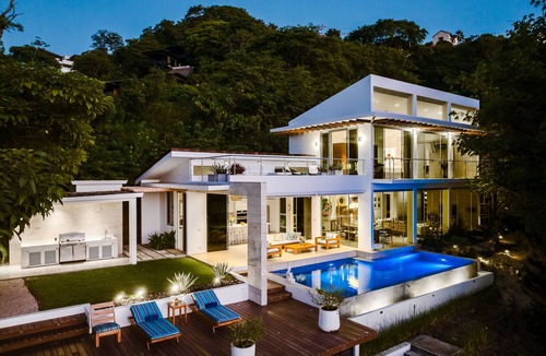 Tamarindo House | Ocean Views · Infinity Pool · 3 min to the Beach & Exclusive Beach Club Access