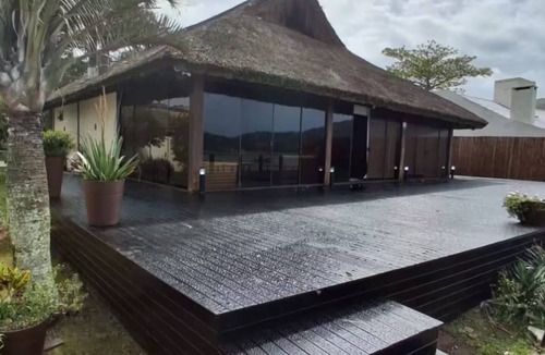 Barra da Lagoa House | Oka da Lagoa - Bali House - Luxury Chalet in Lagoa