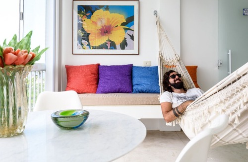 Vidigal Apartment | Omar do Rio - V 90/102: Modern 1BDR w/Cinematic View, w / Garage, Pool and Sauna. Fast Internet + Smart TV.