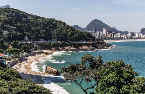 Vidigal Apartment | Omar do Rio - V 90/102: Modern 1BDR w/Cinematic View, w / Garage, Pool and Sauna. Fast Internet + Smart TV.