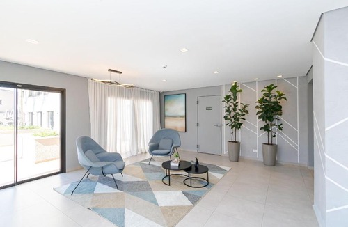 Novo Mundo Apartment | One House – Academia, Piscina e Coworking | Gonzaga Stays