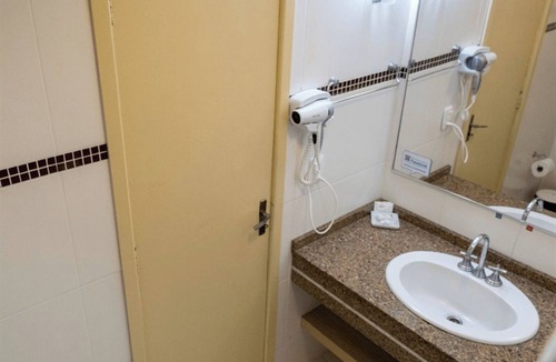 Foz do Iguacu City Centre Hotel | One Unit w/Double Bed | Breakfast Included | Near Waterfalls