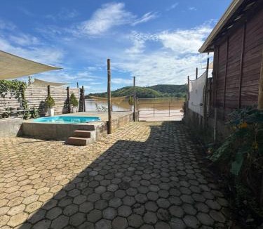 Periquito House | Pé na Água