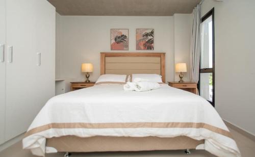 Luque Apartment | Panoramic City Escape 3-BRSerenity