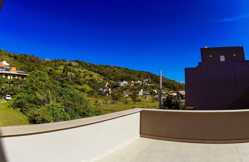 Morrinhos House | panoramic house near the beach