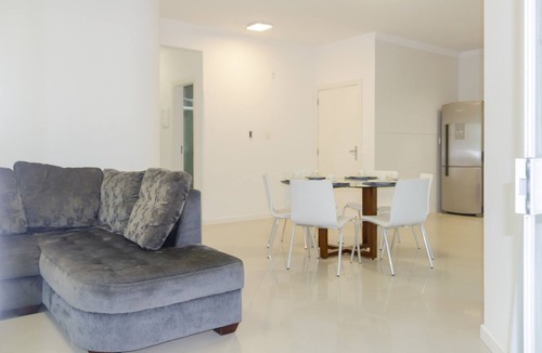 Castelo Branco Apartment | Para 8 hóspedes a 2 quadras do mar KS1145