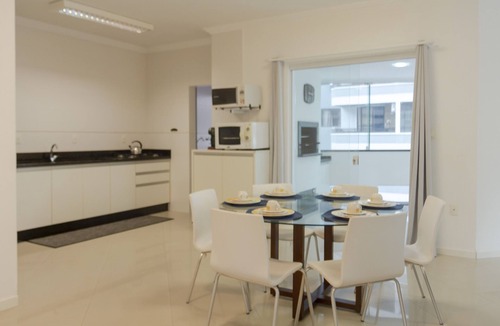 Castelo Branco Apartment | Para 8 hóspedes a 2 quadras do mar KS1145