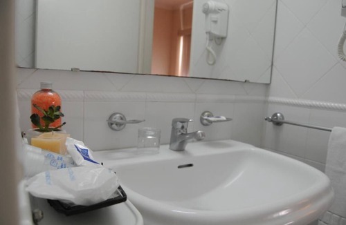 Rafaela Hotel | PARRA HOTEL AND SUITES