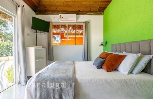 Vargem Pequena Apartment | Parrot Cabin - Heated Pool & Gourmet Area