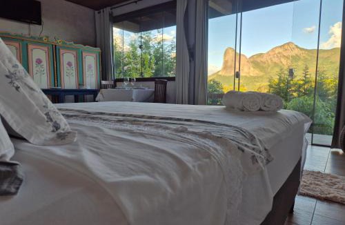 Vitor Hugo Cabin | Pedra Azul Chalé Clássico