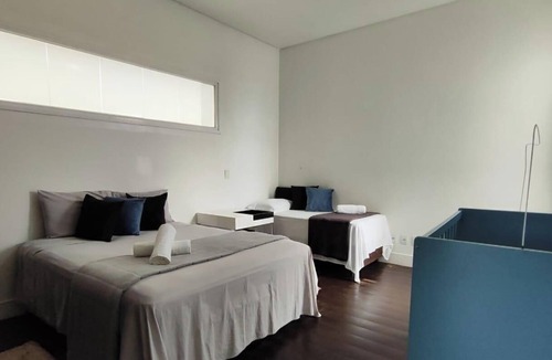 Barra da Lagoa House | Perfect house, right on the beach, stunning view in Barra da Lagoa.