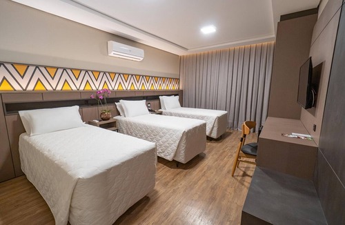Foz do Iguacu Hotel | Pet Friendly Group Stay w/Pool, Shuttle, Gym and Breakfast! 2 Cozy Units