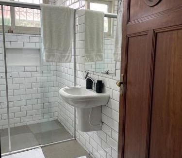 Centro House | Piscina aquecida - Casa da Árvore Bertioga