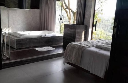 Sao Sebastiao das Aguas Claras Hotel | Pousada Canto da Lua - Macacos