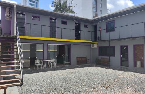 Velha Hostel | Pousada Casa da Maga - Vila Germânica