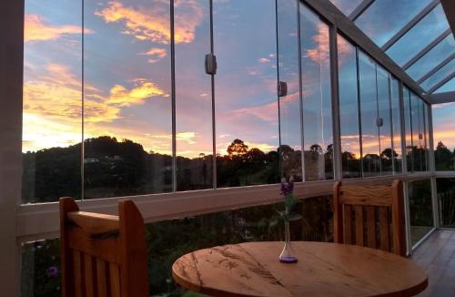 Campos do Jordao Hotel | Pousada Casa Pinha em Campos do Jordão