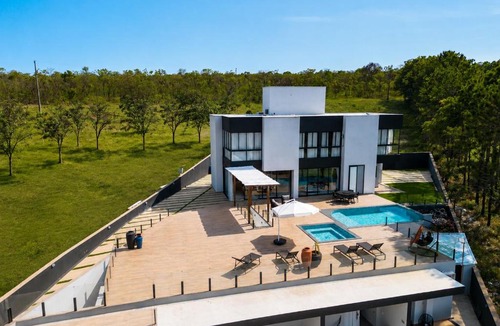 Joaquim Messias House | Pousada com piscina, jacuzzi e com vista em Capitólio - Casa Decore