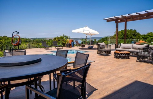 Joaquim Messias House | Pousada com piscina, jacuzzi e com vista em Capitólio - Casa Decore
