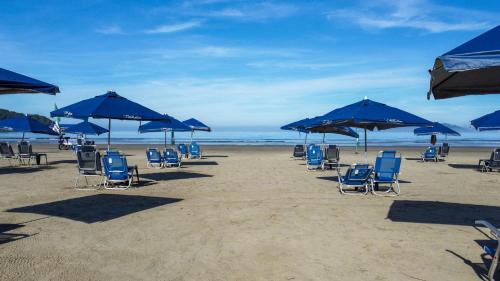 Indaia Hotel | Pousada Conca di Mare - Restaurante próprio - Pé na areia