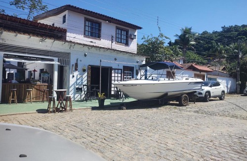 Pontal Hotel | Pousada Dádiva e Passeios de lanchas 07 na Esquina da Praia do Pontal e do Centro Histórico com lanchonete no Pátio