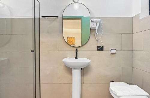Abernessia House | Pousada em Centro comercial de Campos com TV Frigobar Wi-Fi Café da Manhã