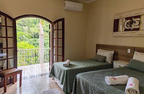 Aguas de Lindoia Hotel | Pousada Nefelibatas
