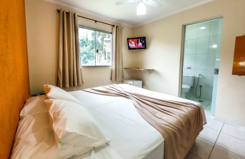 Serra Negra Hotel | Pousada Renascença Aconchegante com Piscina