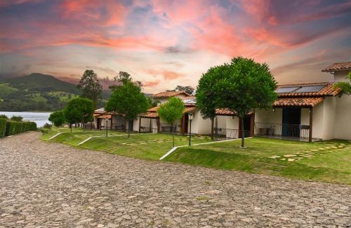 Capitolio Hotel | Pousada Vila do Lago - Vista Incrível, Café da Manhã e Passeio de Caiaque