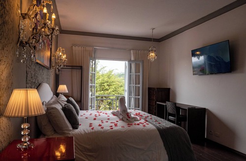 Campos do Jordao Hotel | Pousada Villa Montserrat