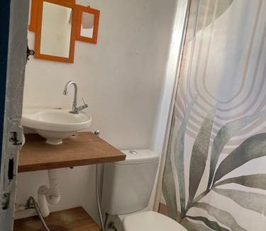 Vila Yolanda House | Praella Quarto Individual e dbl em casa compartilhada para Mulheres