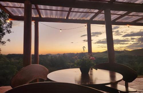 Cunha Ski Chalet | Provence Lavander Chalet by MontJacui - com jacuzzi e ar condicionado