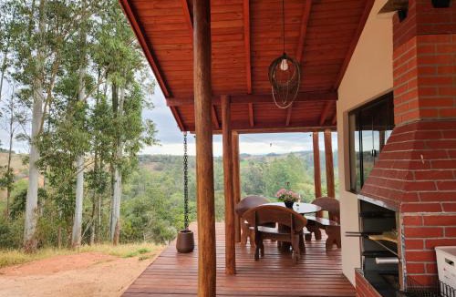 Cunha Ski Chalet | Provence Lavander Chalet by MontJacui - com jacuzzi e ar condicionado