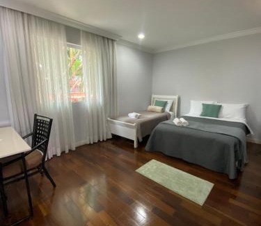 Cidade Dutra House | Quarto amplo e confortável