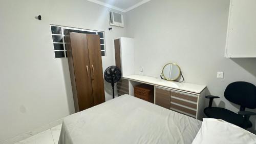 Sao Jose do Rio Preto House | Quarto com banheiro