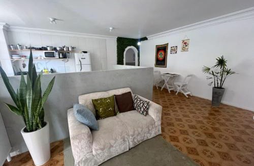 Barra House | Quarto com varanda privada a 160 metros da Praia do Farol da barra 3